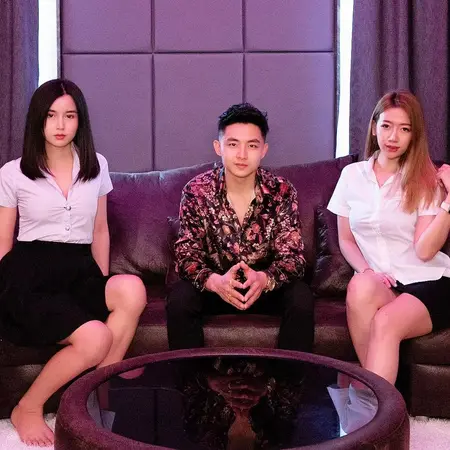 นักศึกษารับงานเอน